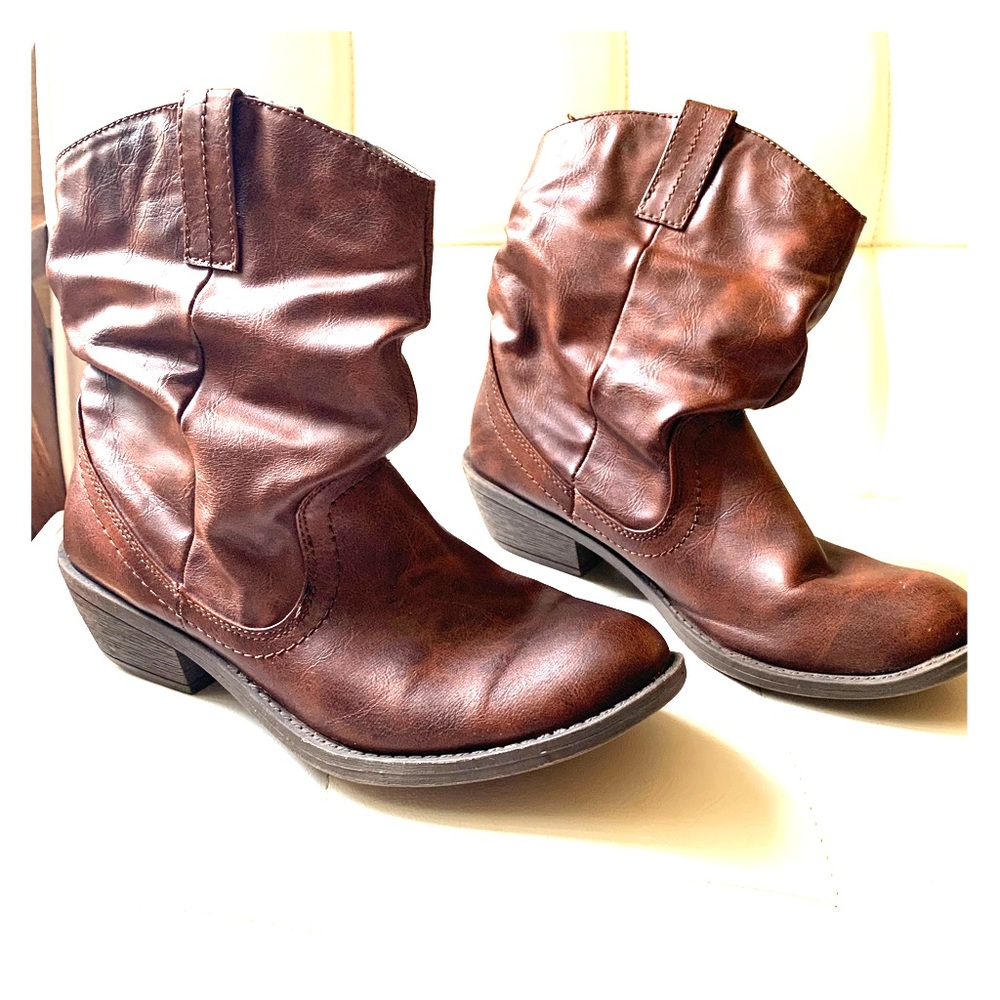 American Eagle boots size 7